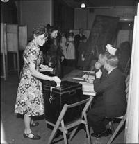 londoners record their vote on national polling day holborn london england uk 5 july 1945 d25100